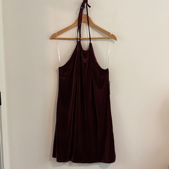 Elegant Brown Halter Dress - Picture 1 of 6